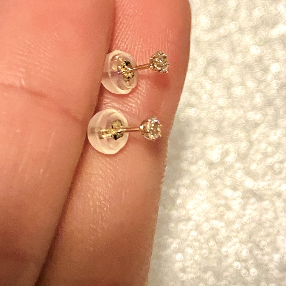 0.05carat diamond earrings